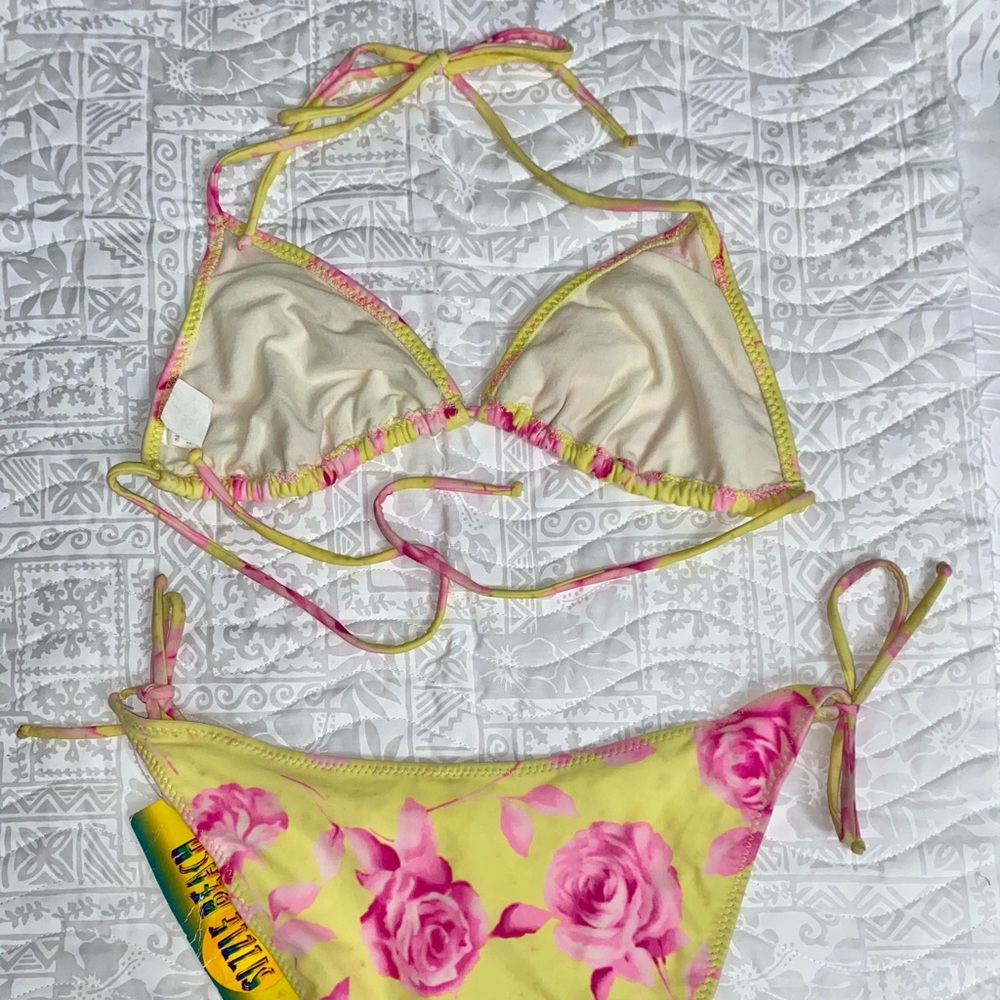 Bikini - Picture 2 of 2